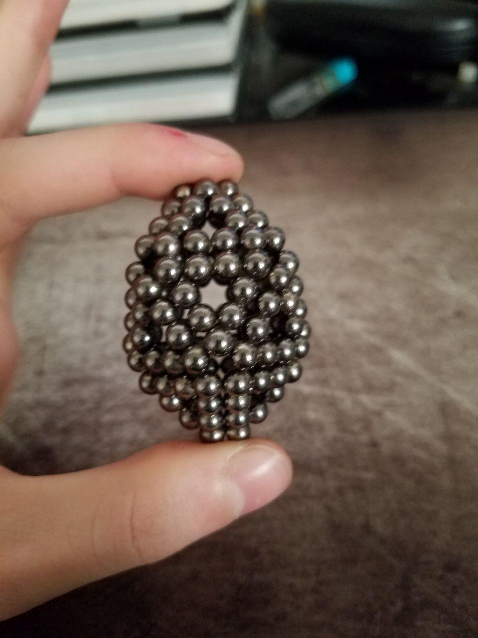 Magnet Egg of Triangles