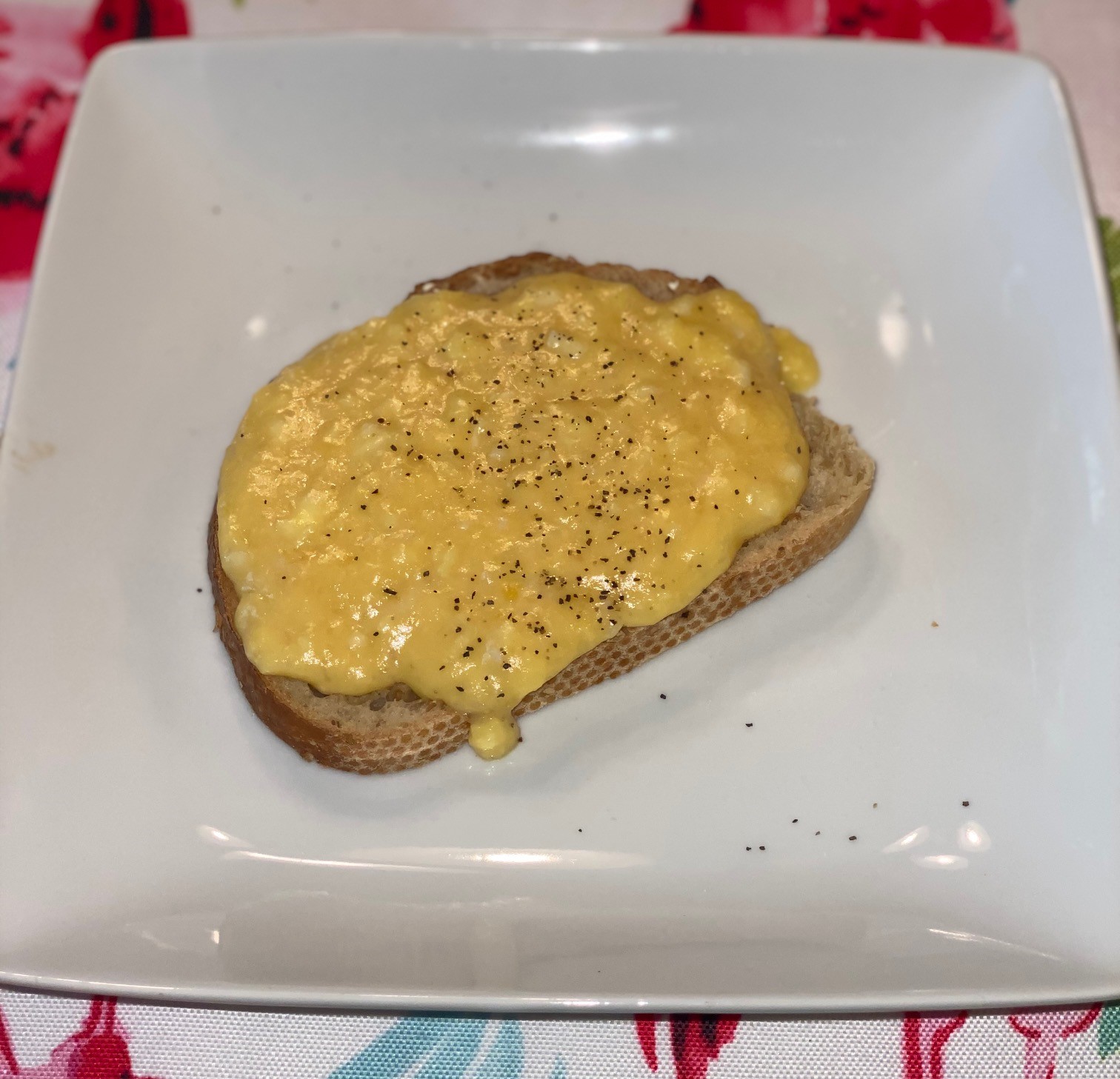 French-Style Creamy Scrambled Eggs